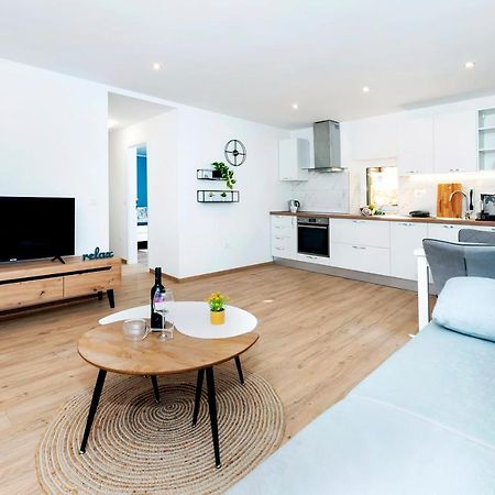 Otto Apartment With Sea View And Parking Rovinj Exterior photo