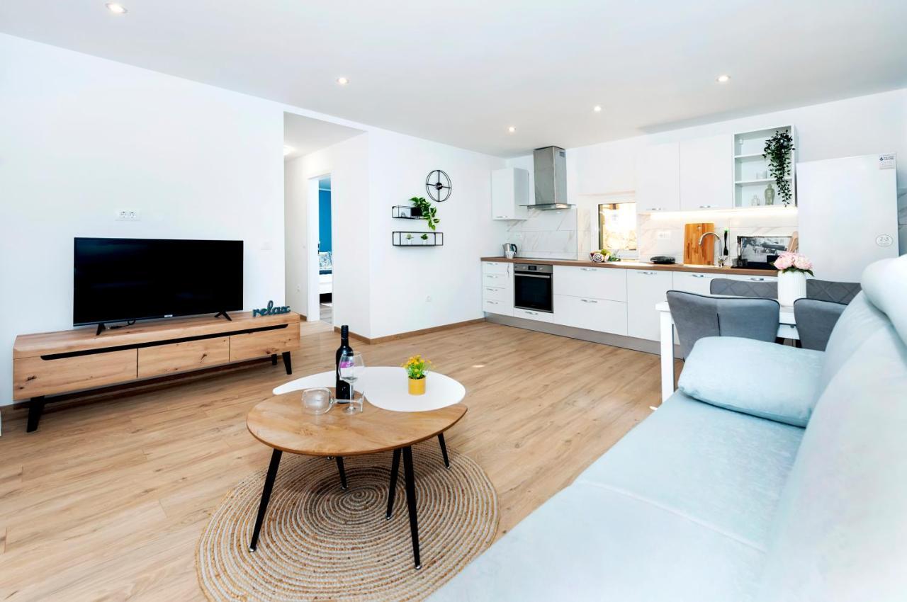 Otto Apartment With Sea View And Parking Rovinj Exterior photo