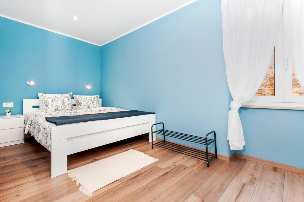 Otto Apartment With Sea View And Parking Rovinj Exterior photo