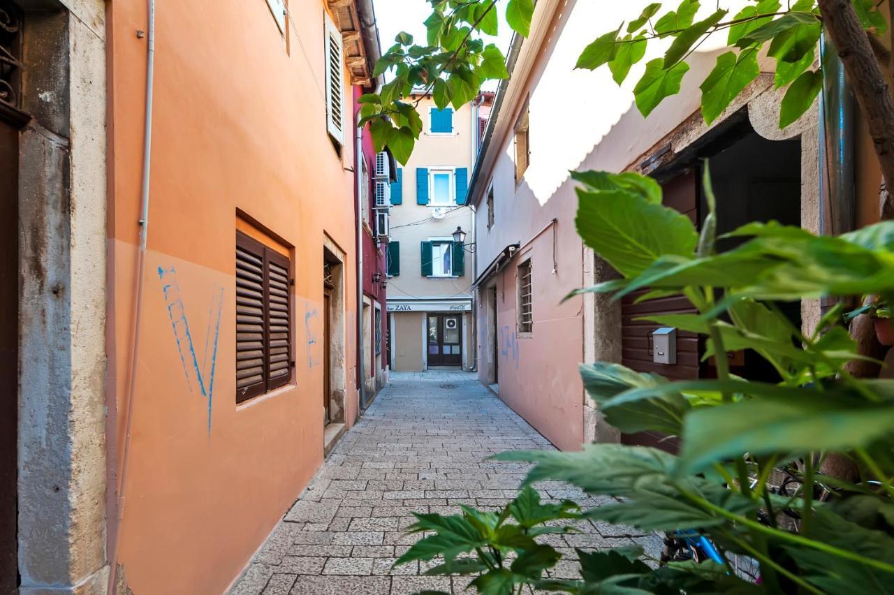 Otto Apartment With Sea View And Parking Rovinj Exterior photo